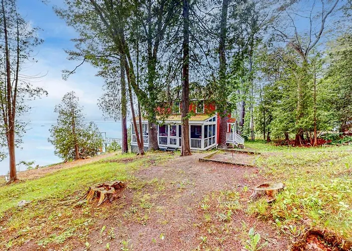 Cozy, Waterfront Cabin-Style Gem With Private Dock And Lovely Views