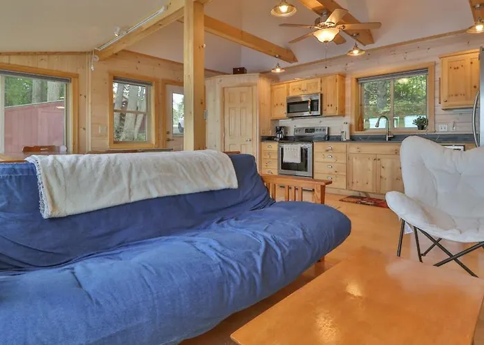 Luxe Bayfront Cabin W/ Stunning Views & Shared Dock- Ideal For Hunting & Fishing