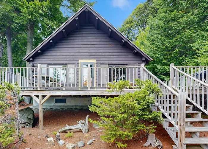 Waterfront Cabin With Amazing Views From The Deck & Lake Access