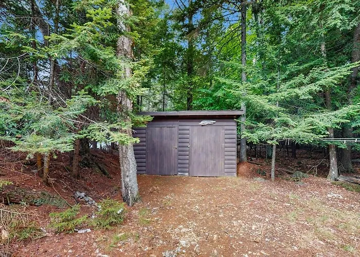 Waterfront Cabin With Amazing Views From The Deck & Lake Access