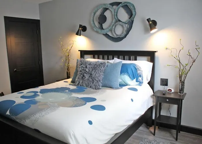The Serenity Suite With Hot Tub- Main Street Lodge In Berlin