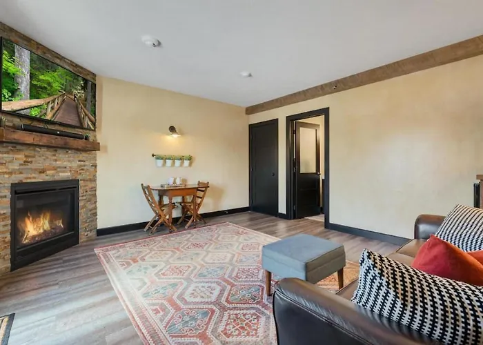 The Rustic Suite With Hot Tub Romantic Getaway On Main Street