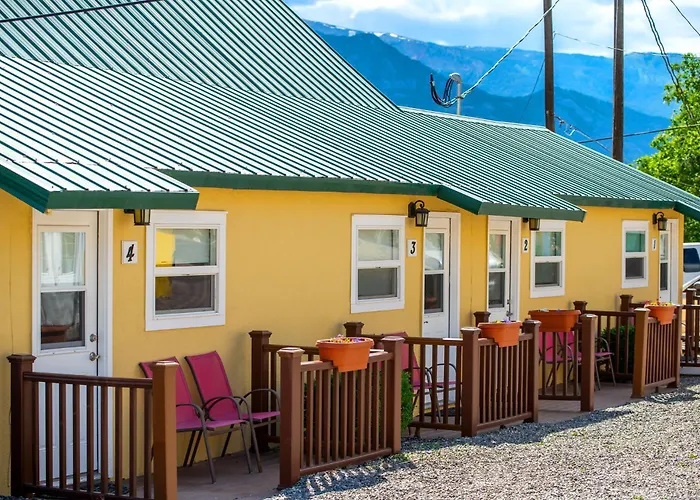 Yellowstone Riverside Cottages