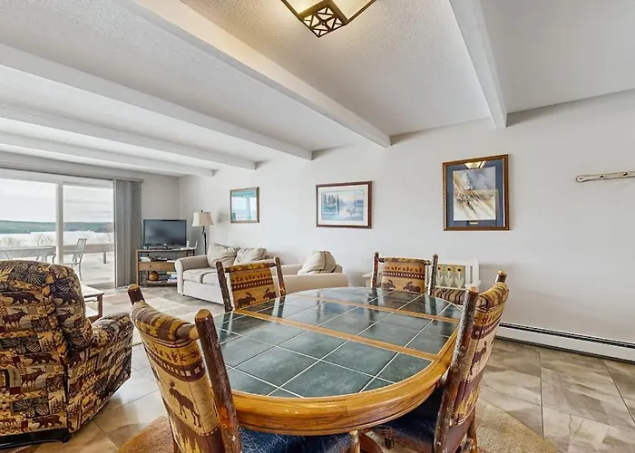 Lakefront Condo On The Golf Course With Sweeping Views And Beach Access