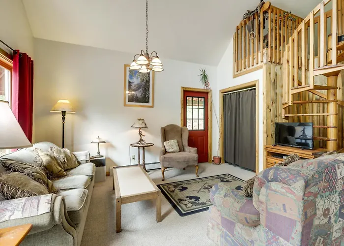 'Marble Hideaway' Cabin W/ Mountain Views + Deck!