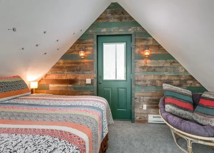 Colorful Cabin W/ Teepee, Fire Pits & Mtn Views!