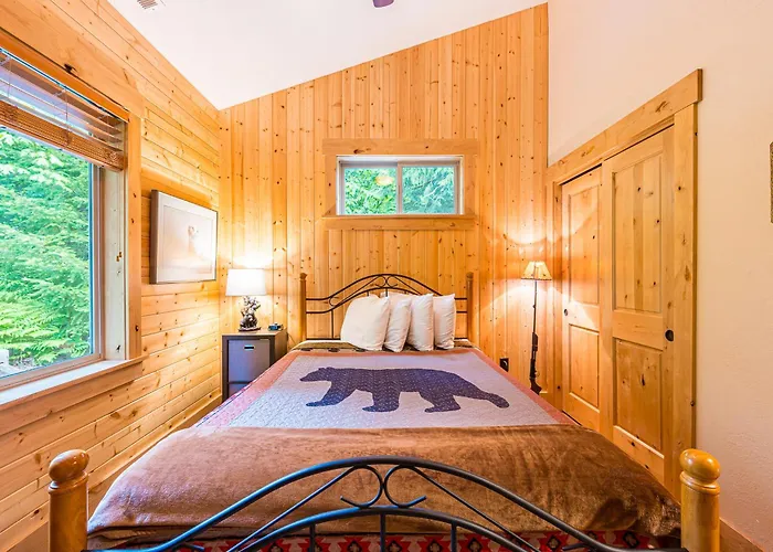 Olympic Nat'L Park Base: Luxe Port Angeles Cabin