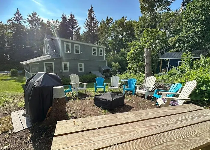 Charming Boothbay Harbor Cottage With Partial Ac, Full Kitchen, And Sun Room