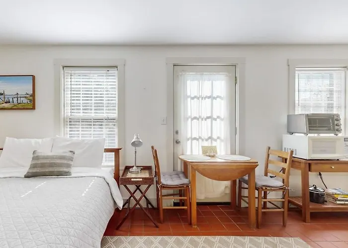 Downtown, Ground Floor Studio Near The Ocean W/Patio, Outdoor Dining Area & More
