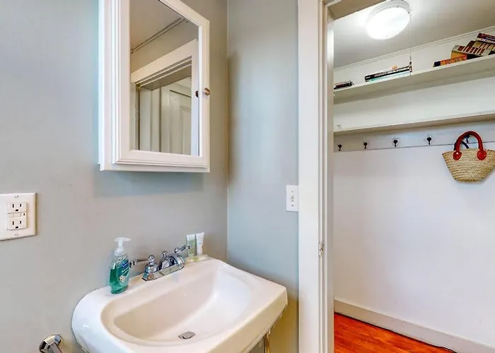 Lovely Studio W/Full Kitchen/Free Wifi- Next To River/Antique Shops/Restaurants