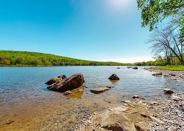 Wonderful Lakefront Gem W/ Free Wifi, Dock, Private Beach, Kayaks, Canoe & More
