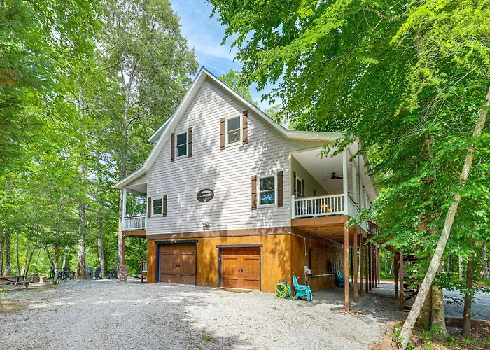 Riverfront Lake Lure Lodge W/ Fire Pit & Hot Tub!