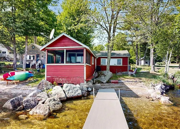 Secluded Lakefront Cottage Great Views, Dock & Boat Launch