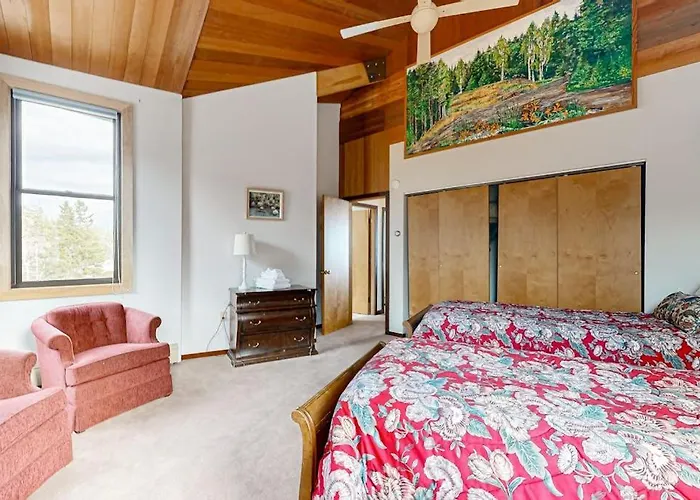 Private Oceanfront Home -- 2 Fireplaces, 4 Decks & Grill, Dog-Friendly