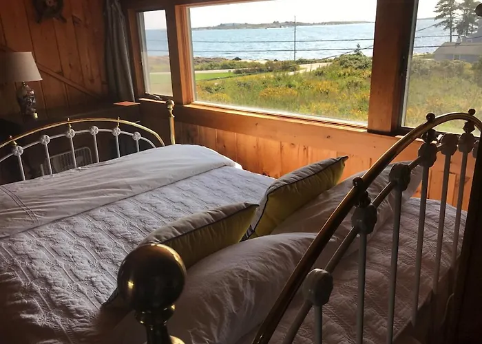 Ocean Point Colony Home W/ Sunroom & Sweeping Ocean Views, Dog-Friendly