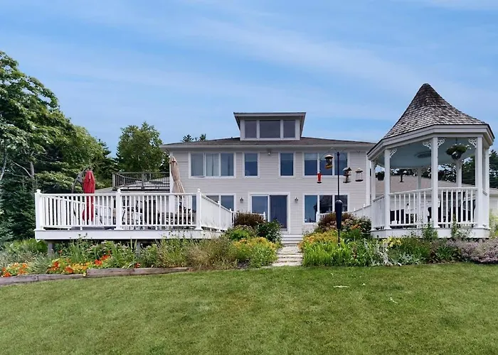 Expansive Modern Home W/ Ocean View, Gorgeous Garden & Dog-Friendly