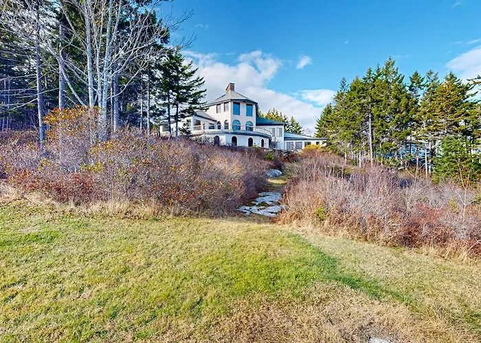 Private Oceanfront Home -- 2 Fireplaces, 4 Decks & Grill, Dog-Friendly