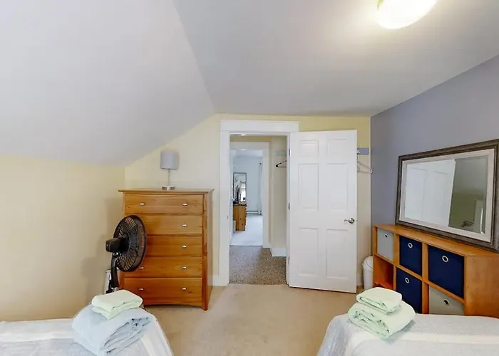 Historical New England Home, Outdoor Shower , Dog-Friendly
