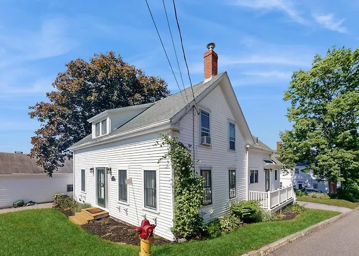 Beautiful Retreat | Home Office | Walk 5 Minutes To Main Street