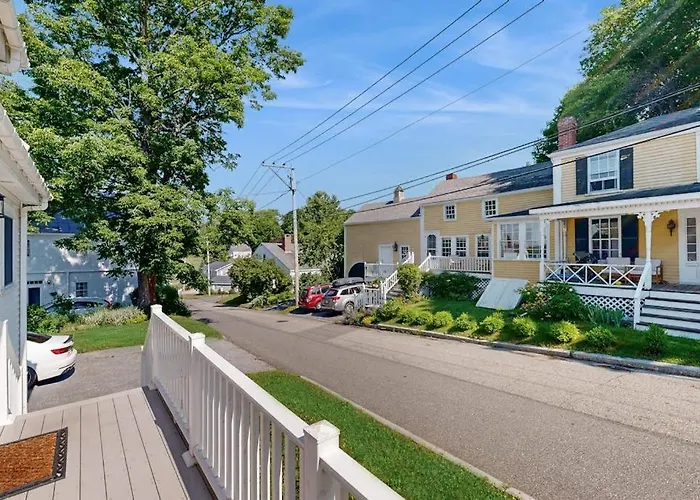 Beautiful Retreat | Home Office | Walk 5 Minutes To Main Street