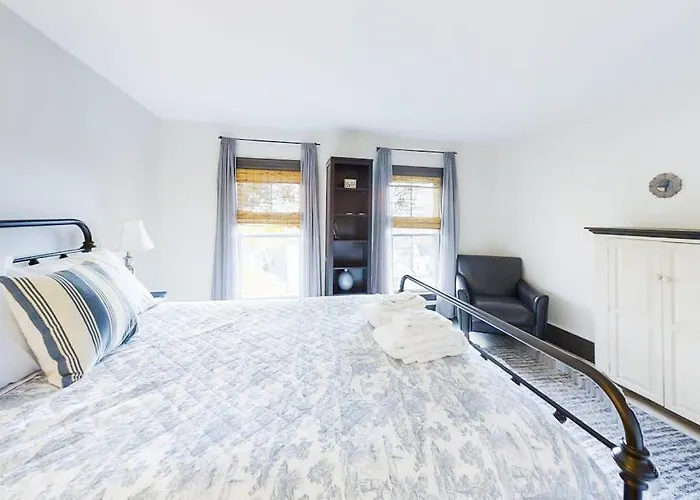 Newly Renovated Haven W/ Deck, Walk To Shops, Dining & Marina, Pet Friendly