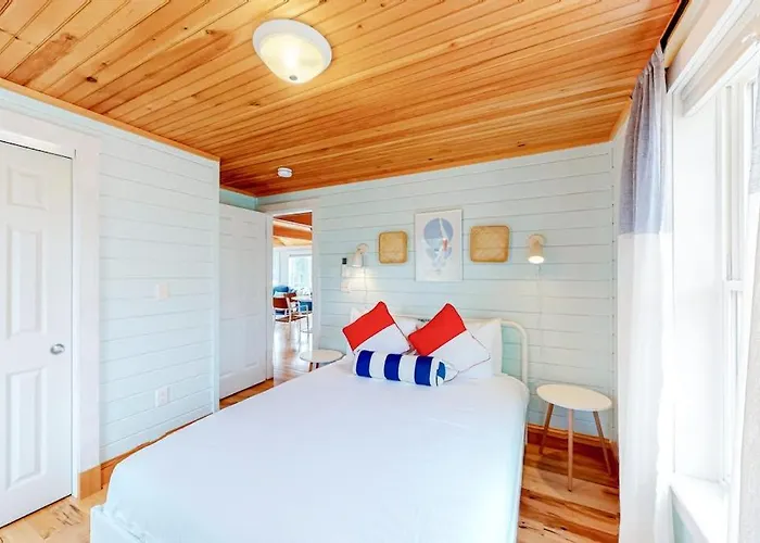 Dazzling Ocean-View House With Fireplace, Deck, Firepit, Central Ac, & W/D