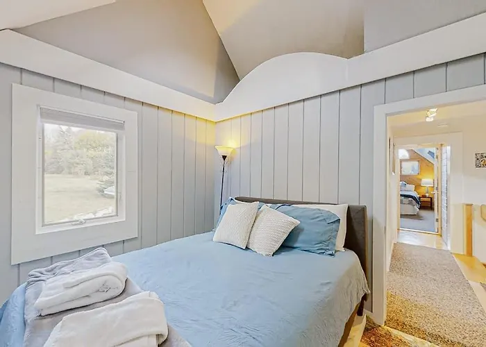 Spacious Country Home With Water Views - Near Beach & Acadia National Park