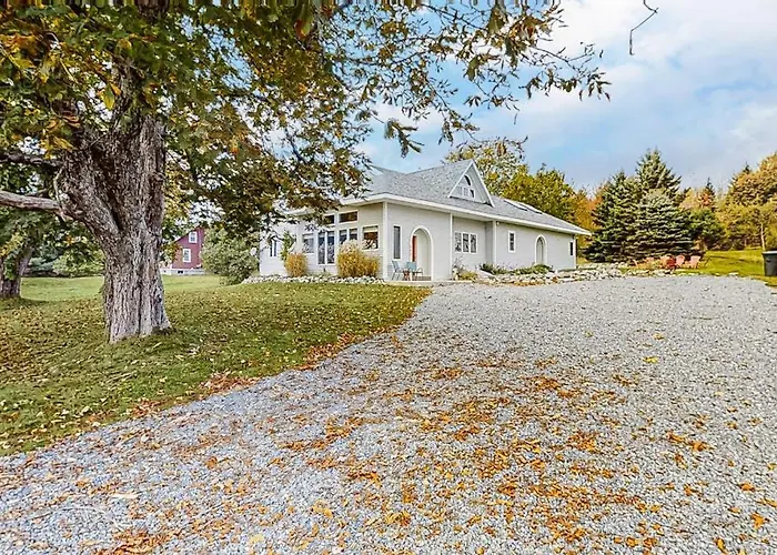 Spacious Country Home With Water Views - Near Beach & Acadia National Park