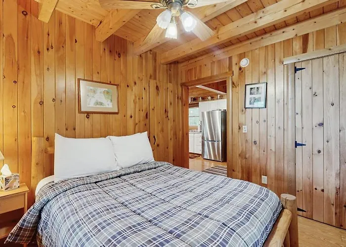 Lakefront Home With Private Dock, Canoe & Kayak, Fast Wifi, And Firepit - Dog Ok