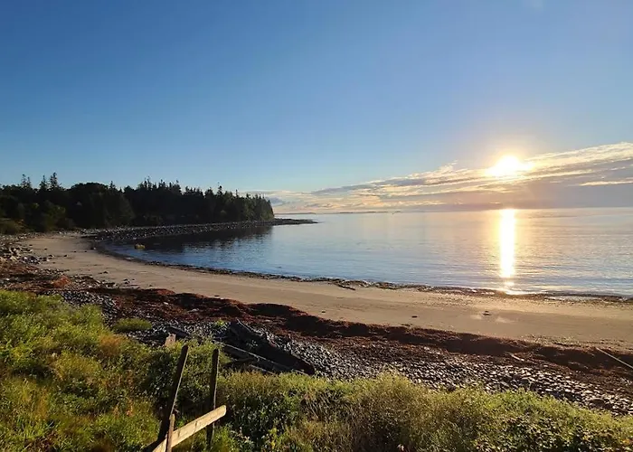 Tranquil Getaway On The Coast With Beach Access, Ocean Views, & Screened Porch