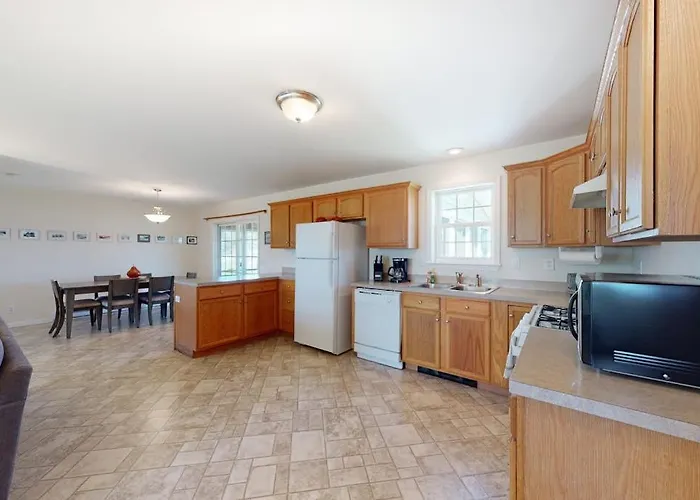 Tranquil Getaway On The Coast With Beach Access, Ocean Views, & Screened Porch