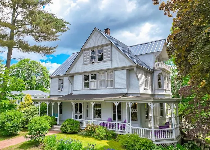 Beautiful Home With Ping-Pong, Fast Wifi & W/D - Walk To Dining