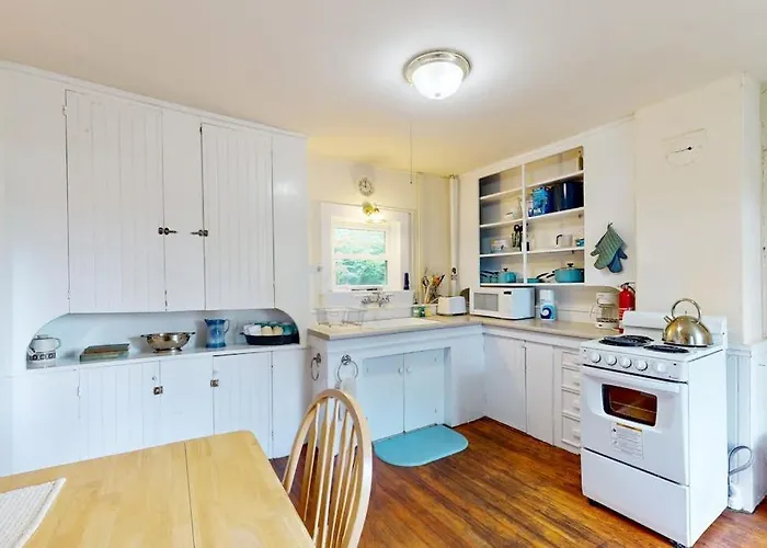 Cozy Apartment With Harbor View - Full Kitchen & Washer/Dryer - Walk To Water