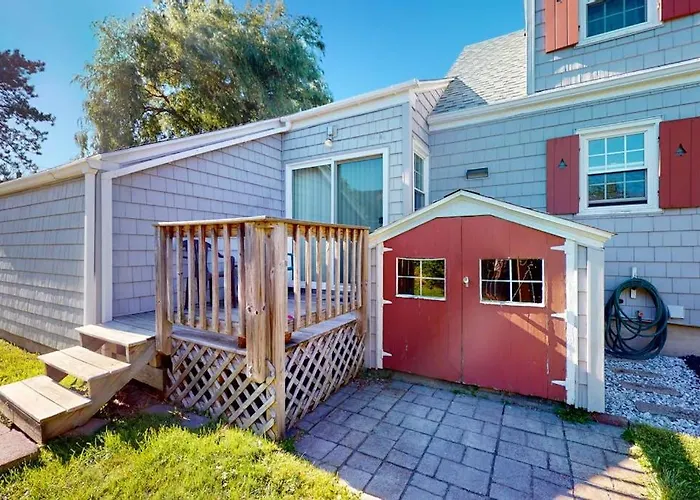 Comfortable Home Near The Beach - Dog-Friendly - Full Kitchen & Washer/Dryer