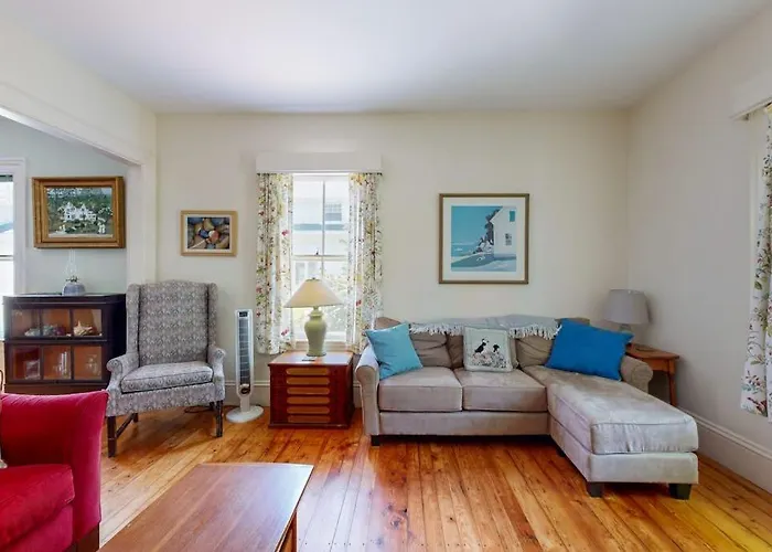 Parker House: Historic Home - Walk Downtown, Dog-Friendly & Washer/Dryer