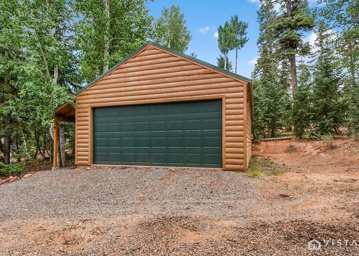 Lovely Log Cabin With Fire Pit!