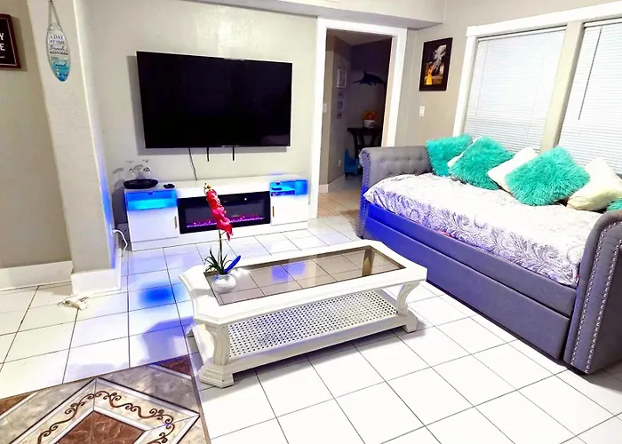 Casaazul: Beachfront Couples Retreat Near Pleasure Pier