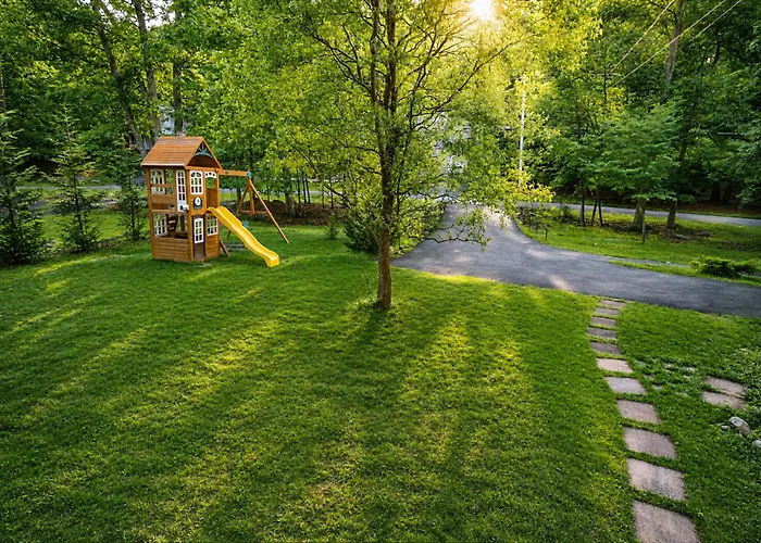 Harmony Hill Stylish 4Bd Mountain Retreat, Hot Tub, Games