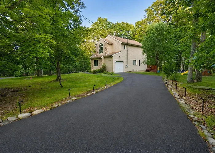 Harmony Hill Stylish 4Bd Mountain Retreat, Hot Tub, Games