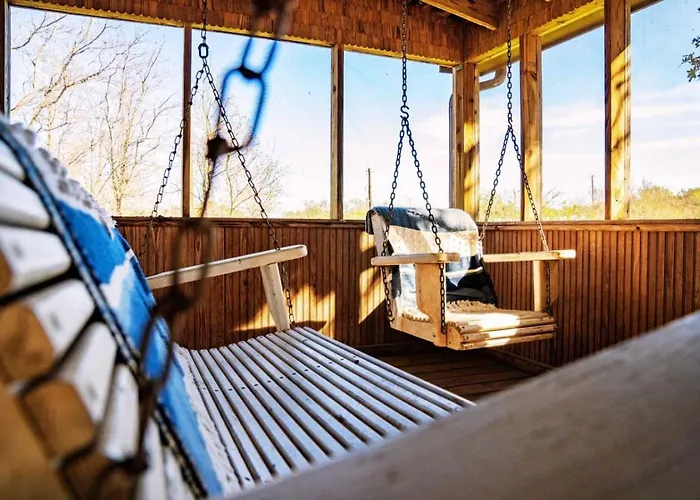 Goat-Tastic Retreat: Tub, Fire Pit, Porch & Pool