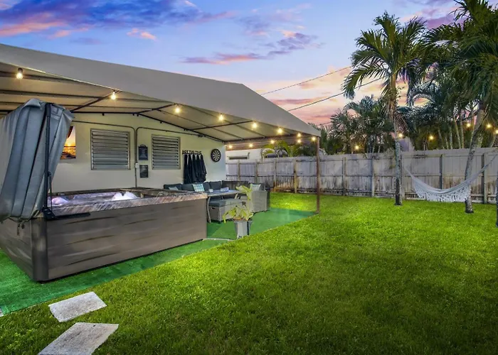 7-Person Luxury Spa, Fenced Tropical Backyard Paradise, Beach Vibe