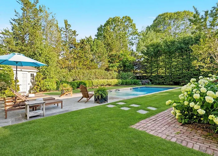Cedar-Shake Cottage, Heated Pool And Gardens