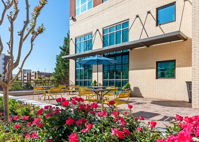 Hampton Inn & Suites National Harbor-Newly Renovated