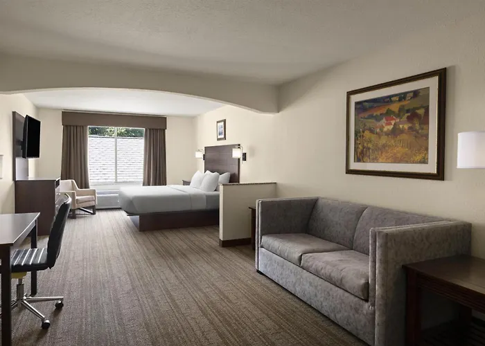 Crown Pointe Lodge; BW Signature Collection