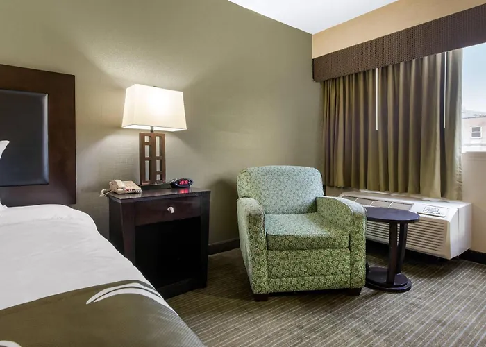 Quality Inn & Suites Charleston - Civic Center