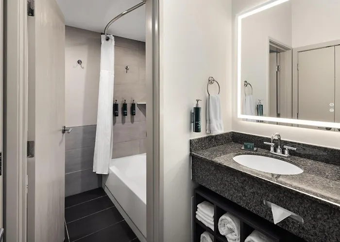 Doubletree By Hilton Racine Harbourwalk