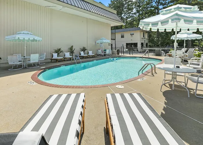 Candlewick Inn And Suites