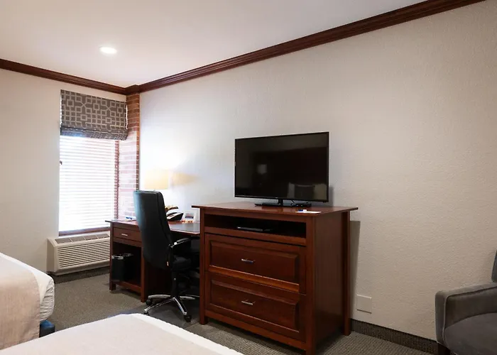 Hillsdale College Dow Hotel And Conference Center
