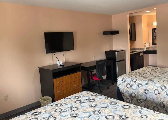 Paradise Inn & Suites