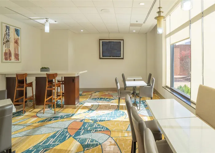 Elimwood Hotel A Ramada